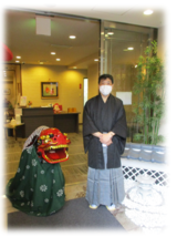 ～尼崎駅前神社　宮司＆巫女～