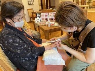 指先まで華やかに～ネイル＆ハンドエステ～