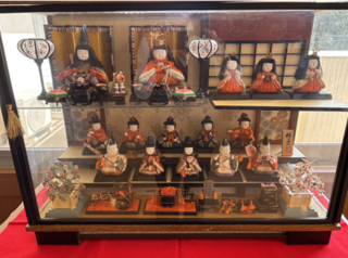 各階のおひなさま