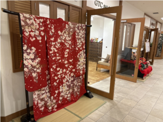 さくら柄の着物を飾りました