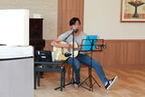 小川ケアマネジャーによる、歌とギターのコンサート