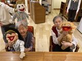 腹話術で笑いを