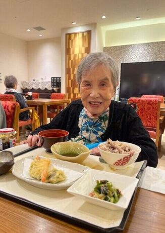 秋の彩りを添えた特別なお食事