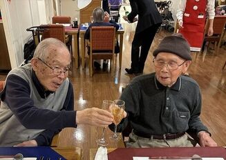 クリスマスディナーで乾杯♪